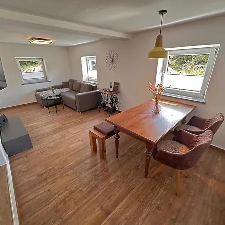Prázdninový dům Freistehendes Haus Mit Ofen, Terrasse Und Garten Stadlern